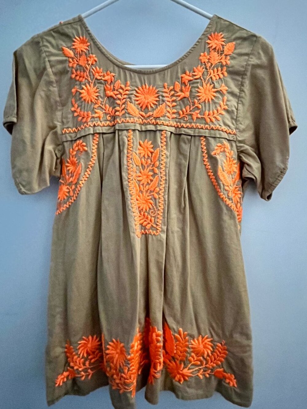 Calypso St. Barth size small short-sleeve top tan with orange embroidery